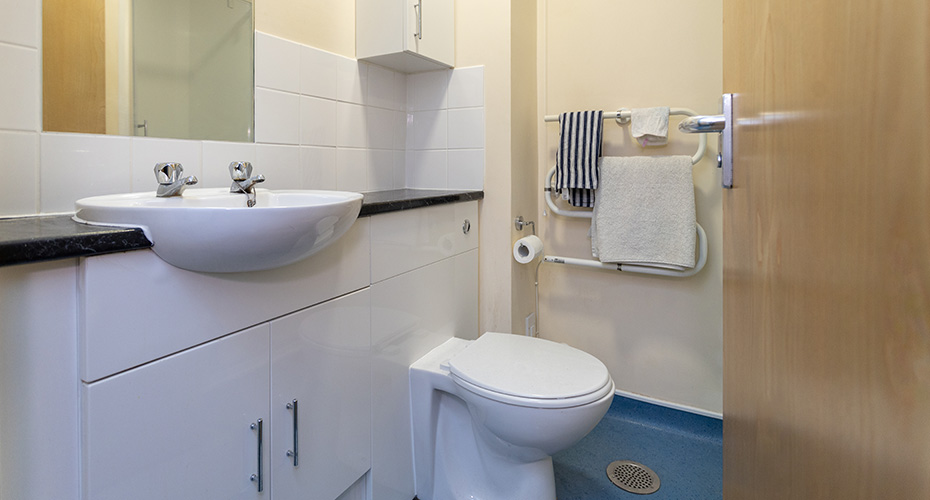 An ensuite bathroom